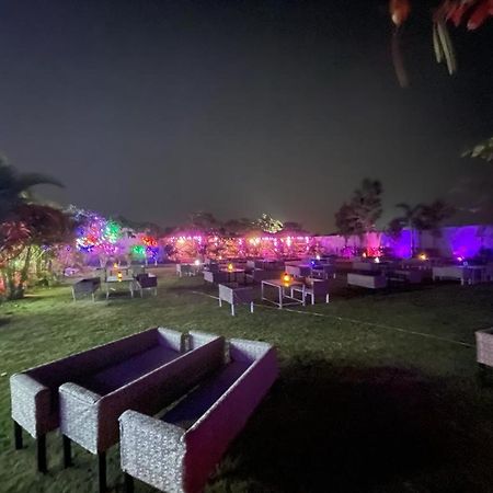 The Black Leaf Hotel Rāipur Exterior foto