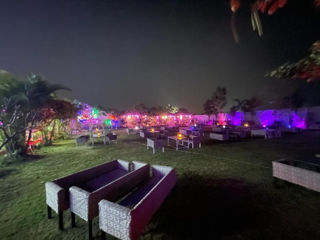The Black Leaf Hotel Rāipur Exterior foto